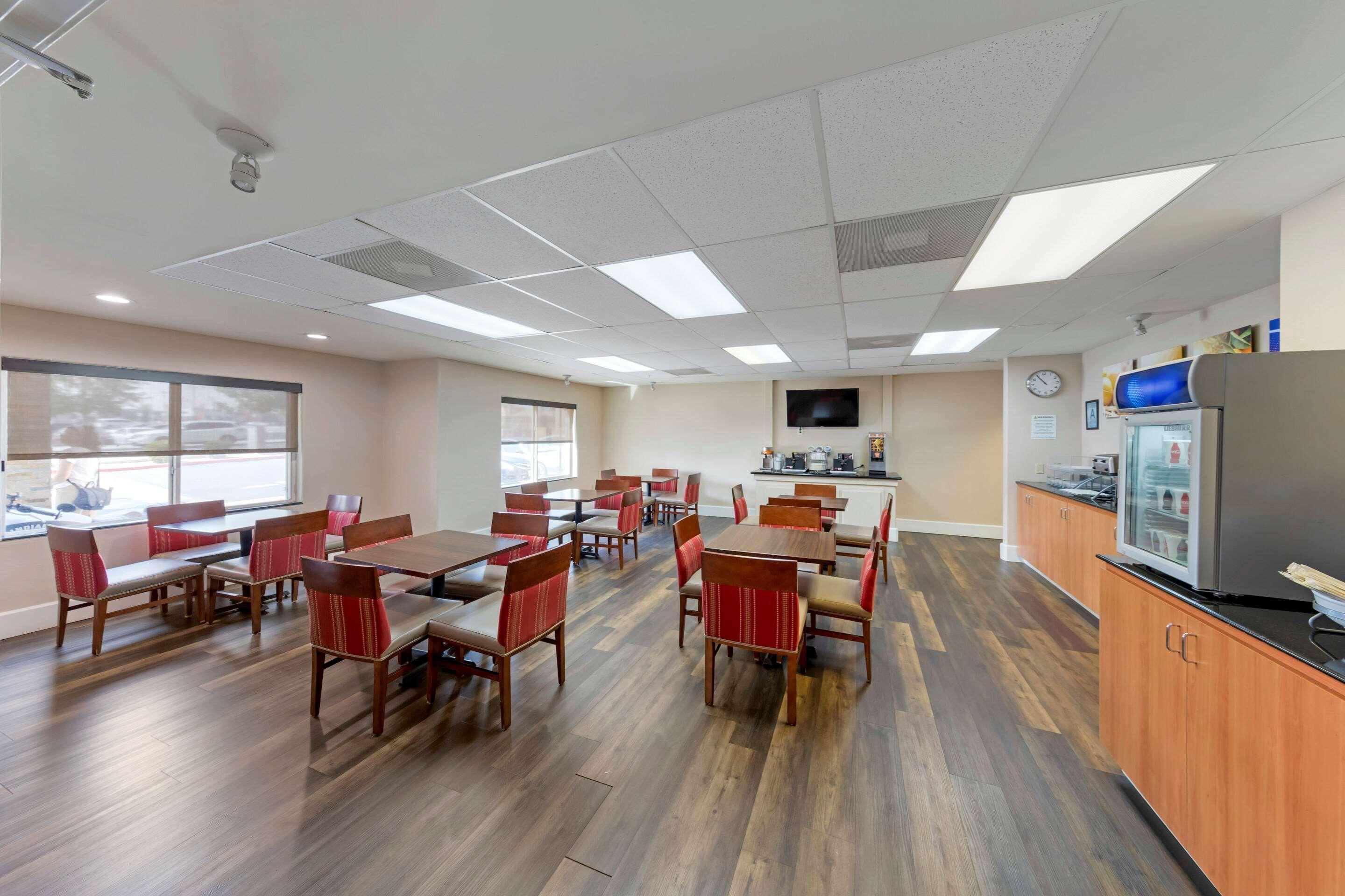 Comfort Suites Victorville-Hesperia Экстерьер фото